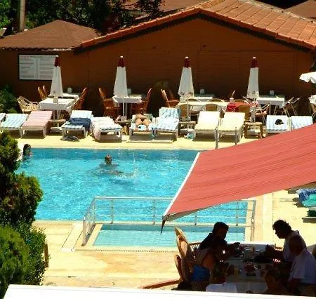 فندق Altinkum