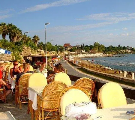 Altinkum فندق